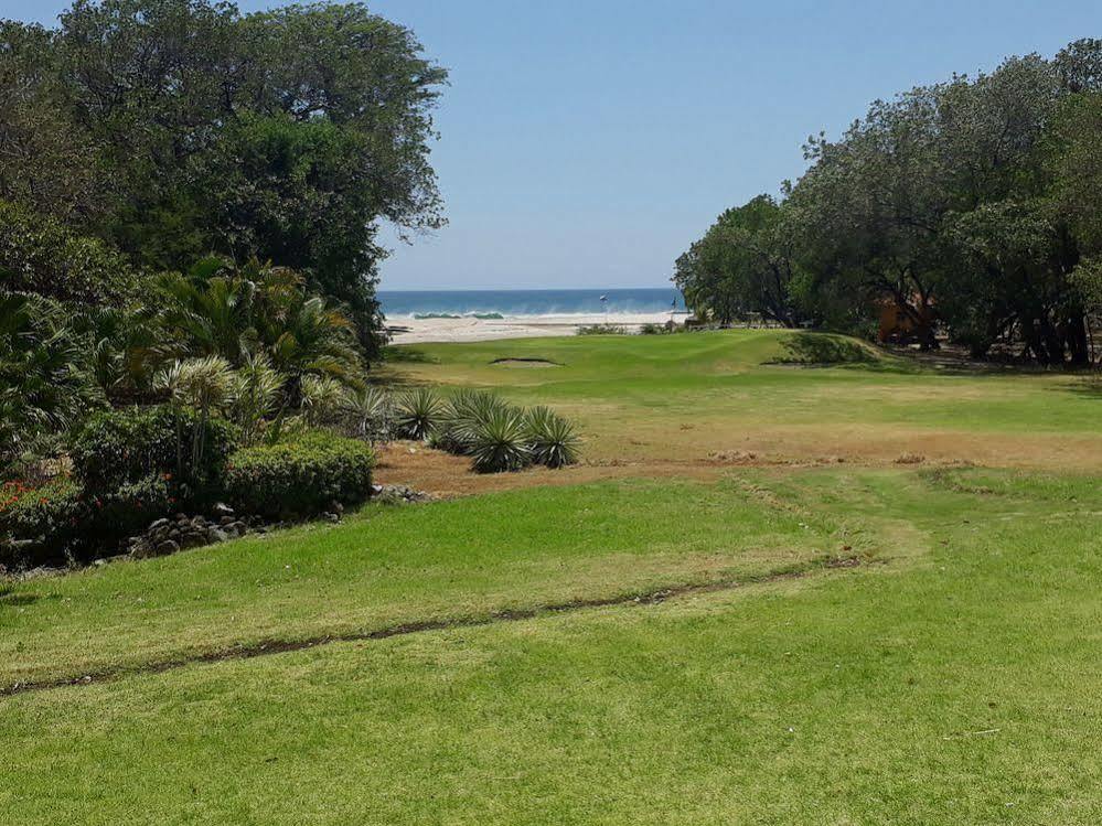 Hacienda Iguana Beach And Golf Resort Tola Exterior photo